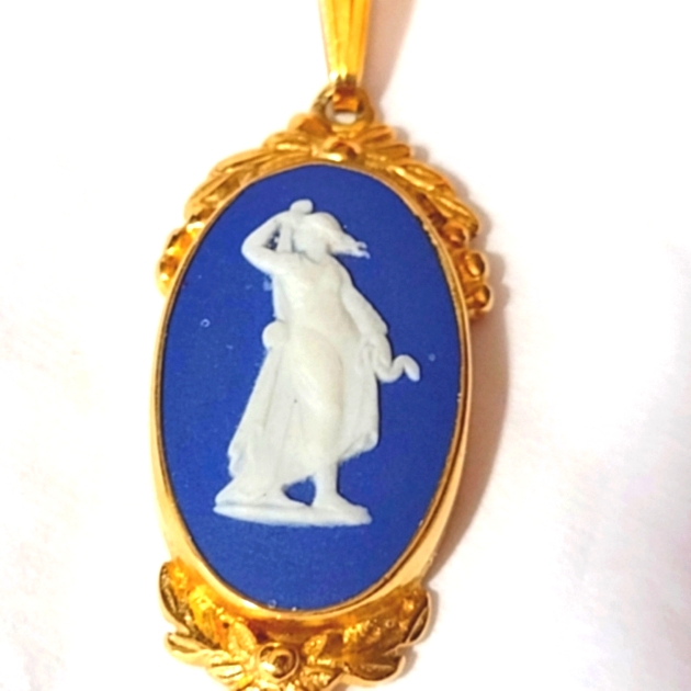 9kt Gold Wedgwood Pendant 325$